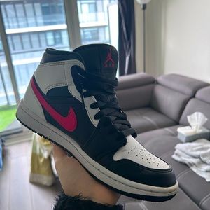 Jordan 1 Mid - Black Chile Red White